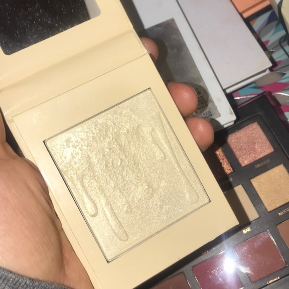 Kylie - Picture 5 of 6